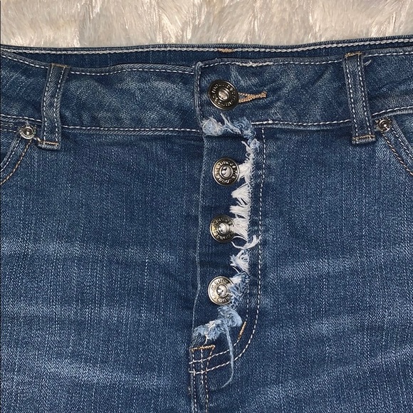 High rise jean short - Picture 2 of 3